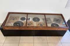 15_Vitrine-Vieilles-Cires