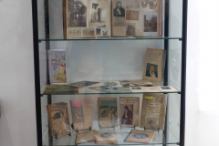 19a_Vitrine-colonne