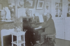 Marcel Legay au piano, n.d.